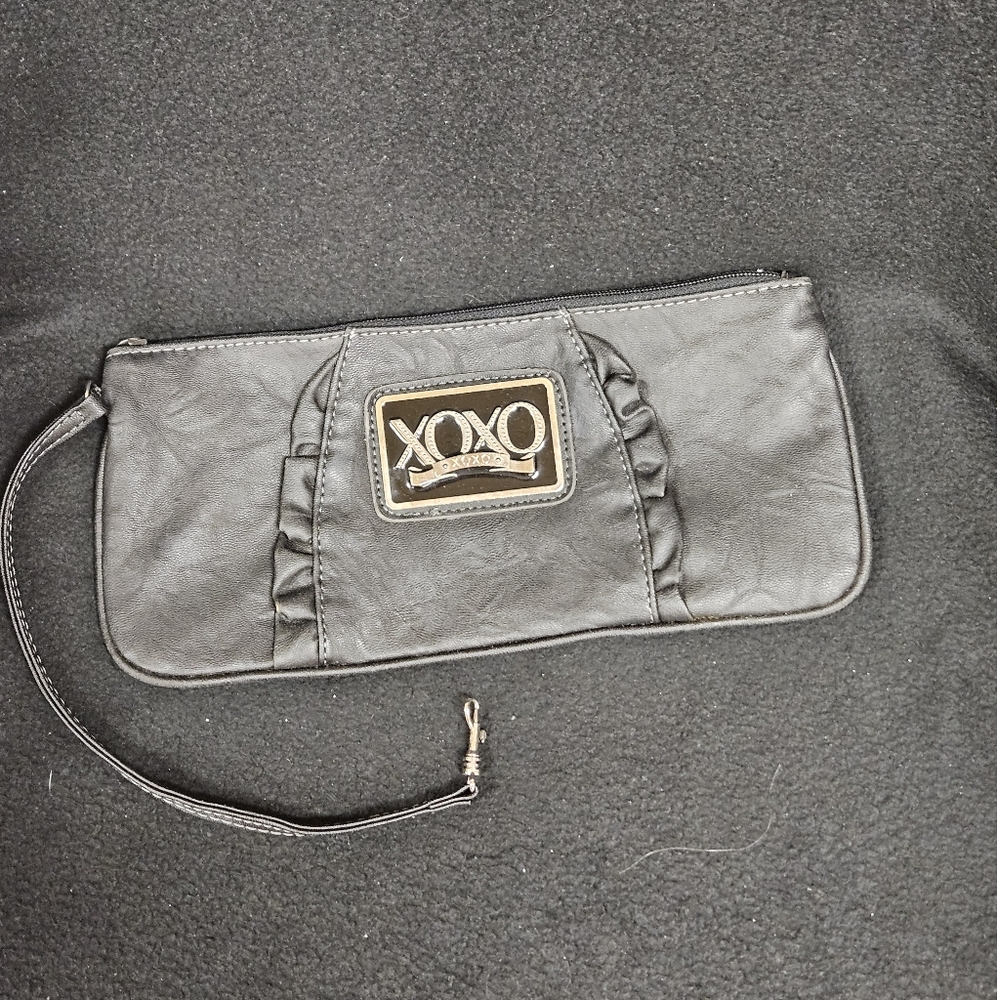 XOXO pouch / wristlet in black